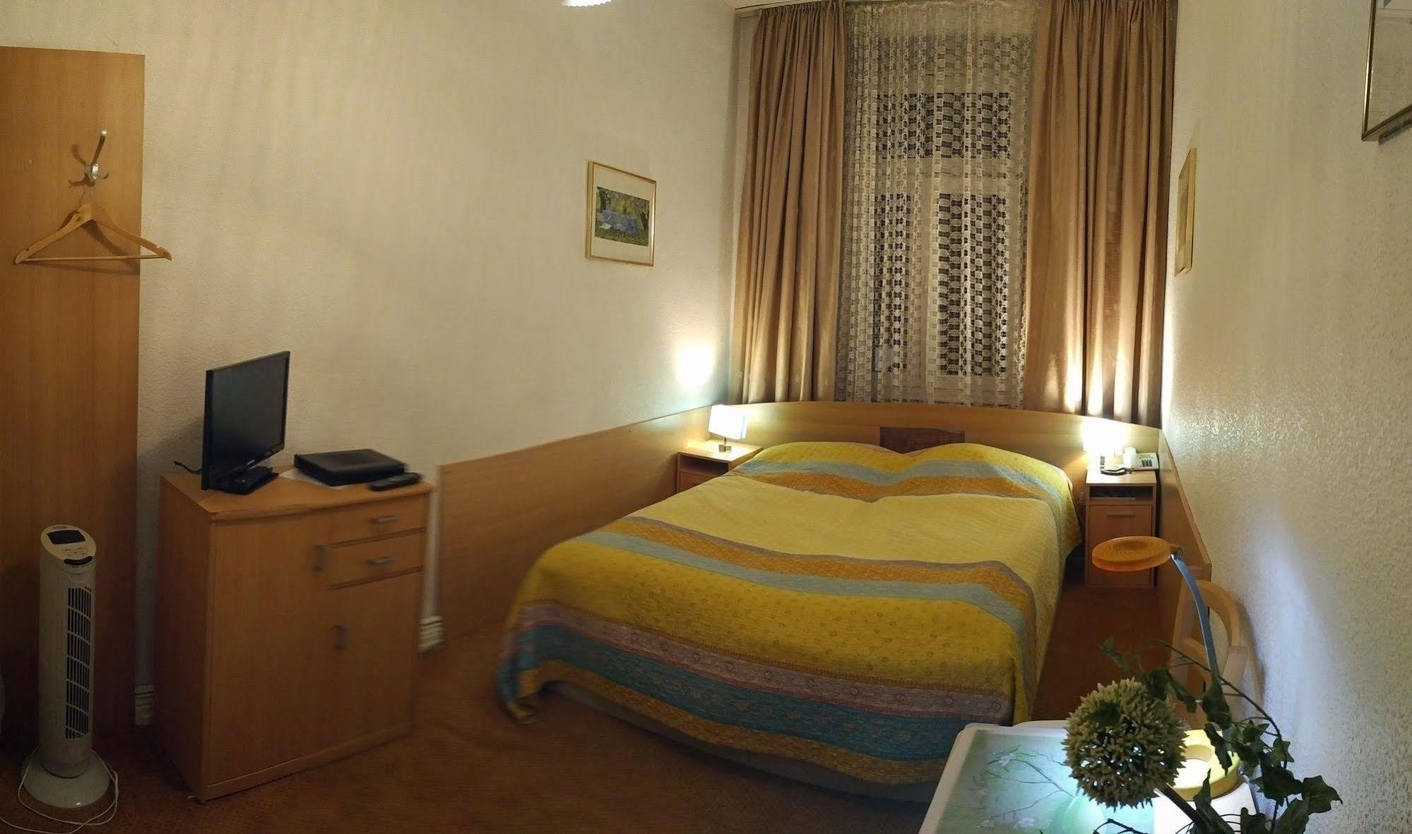 Central Budget Hotel Bona Exterior foto